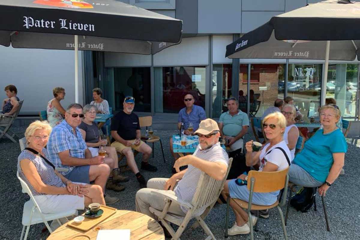 Veel volk op het terras van koffiebar NR. 20 ©Facebook NR.20