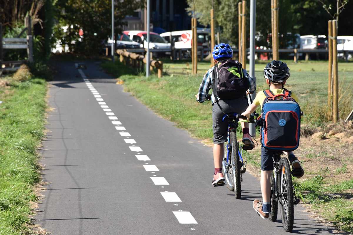 Archieffoto: Fietsende kinderen op de Tramzate