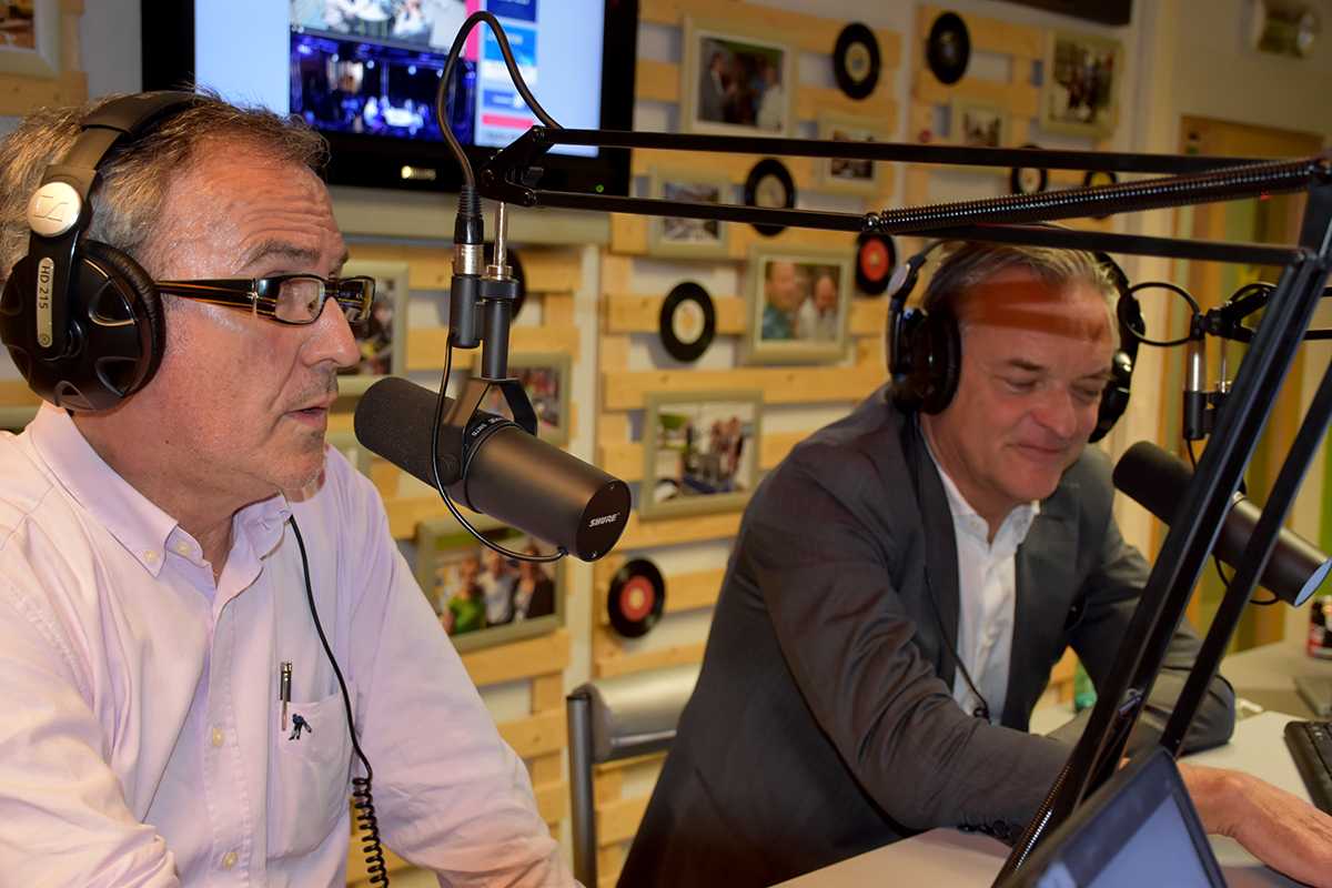 Ronny Herremans, lijsttrekker CD&V en Partners en Johan Van Tittelboom, lijsttrekker Open-VLD in de Radio Star studio