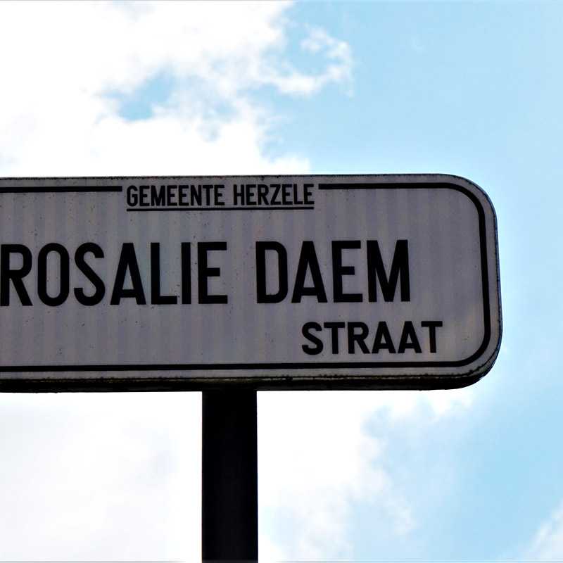 Straatnaambord van de Rosalie Daemstraat in Herzele ©Magda De Leeuw