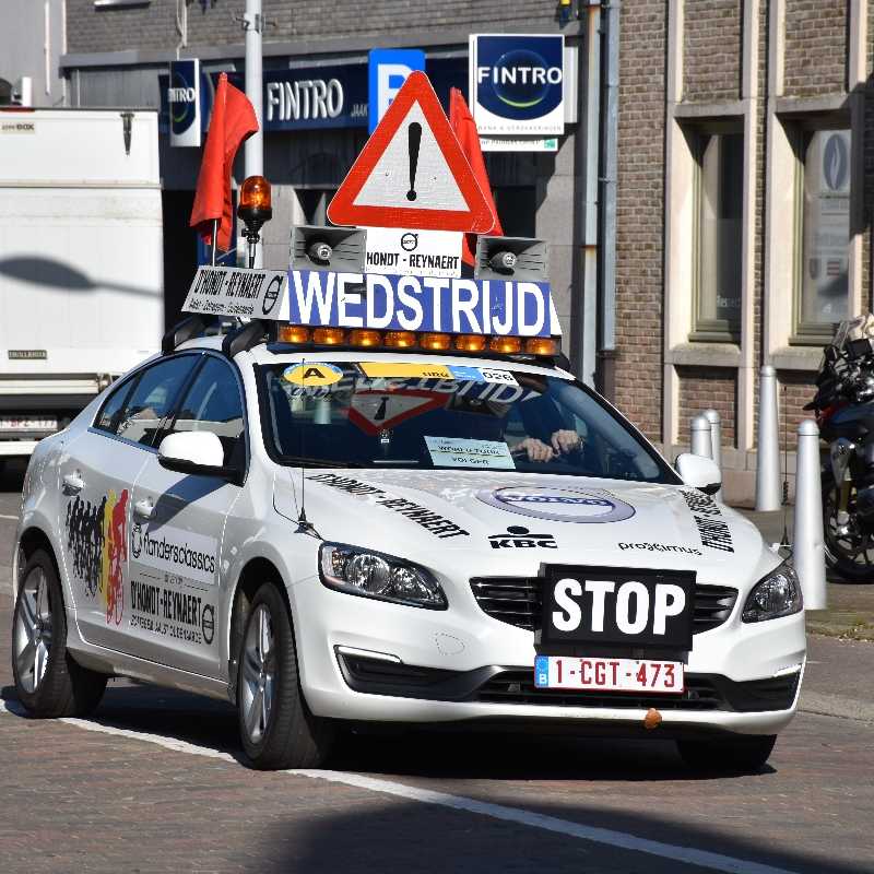 Omloop Het Nieuwsblad maakt mooie passage door Herzele