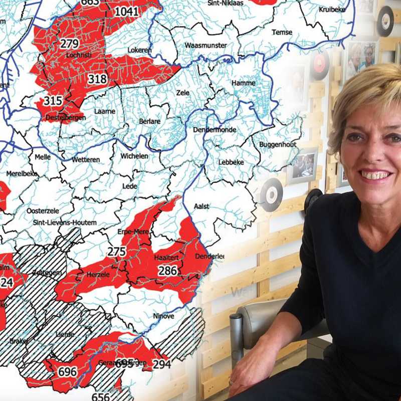 Archieffoto ©Damien De Leeuw met kaart van Oost-Vlaanderen met de zones waar een onttrekkingsverbod van toepassing is.