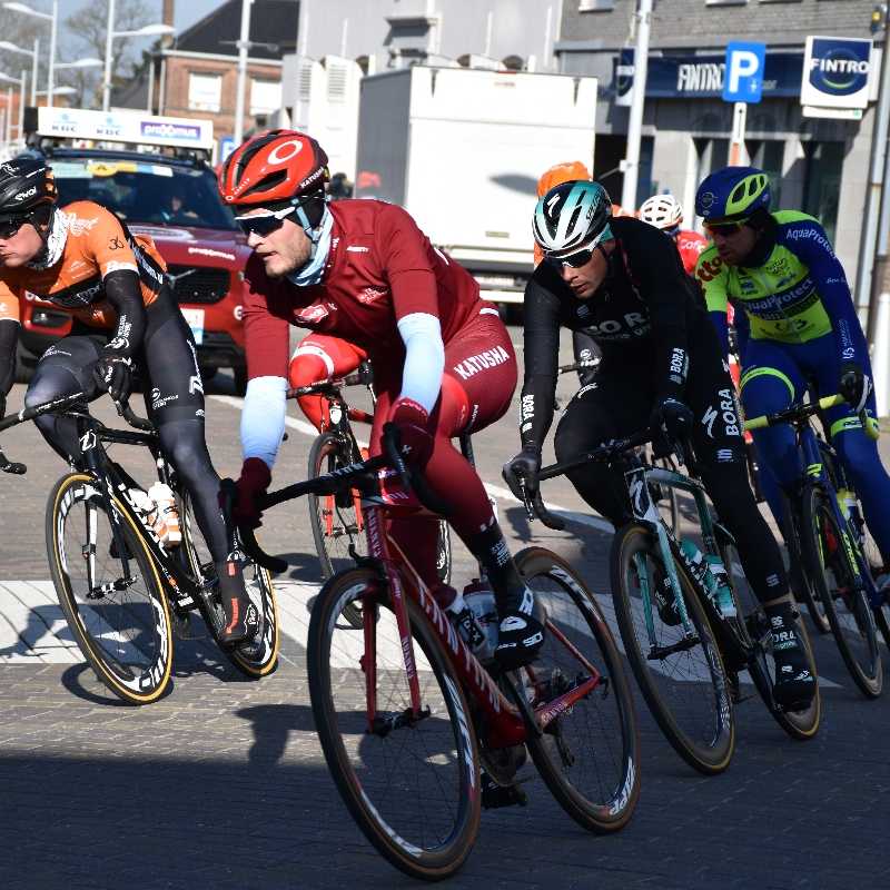 Omloop Het Nieuwsblad maakt mooie passage door Herzele