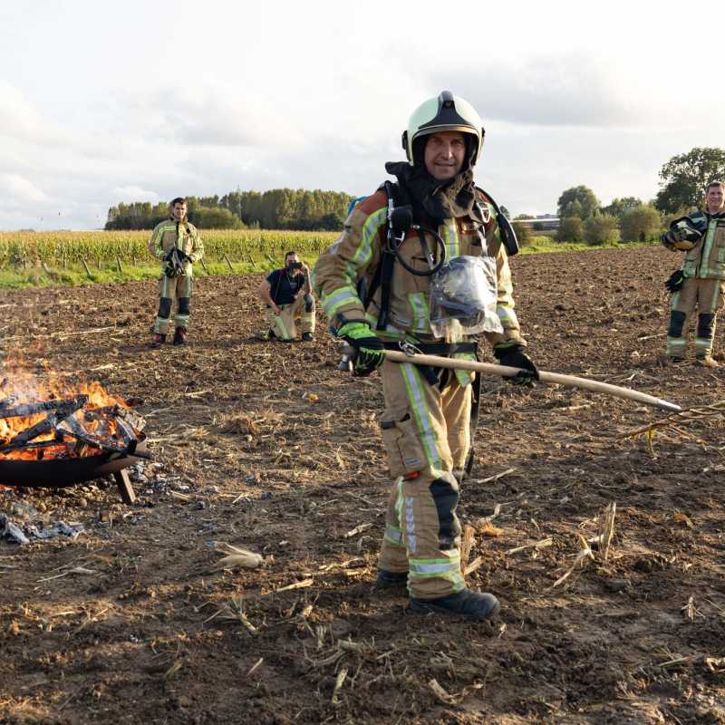 Marc De Raedt tijdens z'n laatste brandinterventie, georganiseerd door z'n collega's. ©Chris Bosseloo
