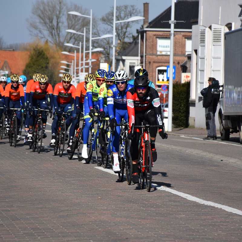 Omloop Het Nieuwsblad maakt mooie passage door Herzele