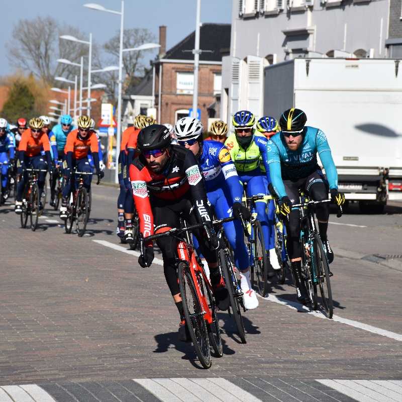 Omloop Het Nieuwsblad maakt mooie passage door Herzele