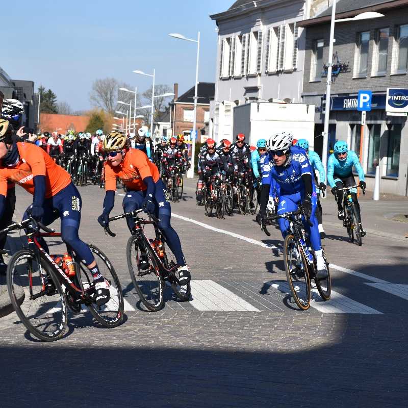 Omloop Het Nieuwsblad maakt mooie passage door Herzele