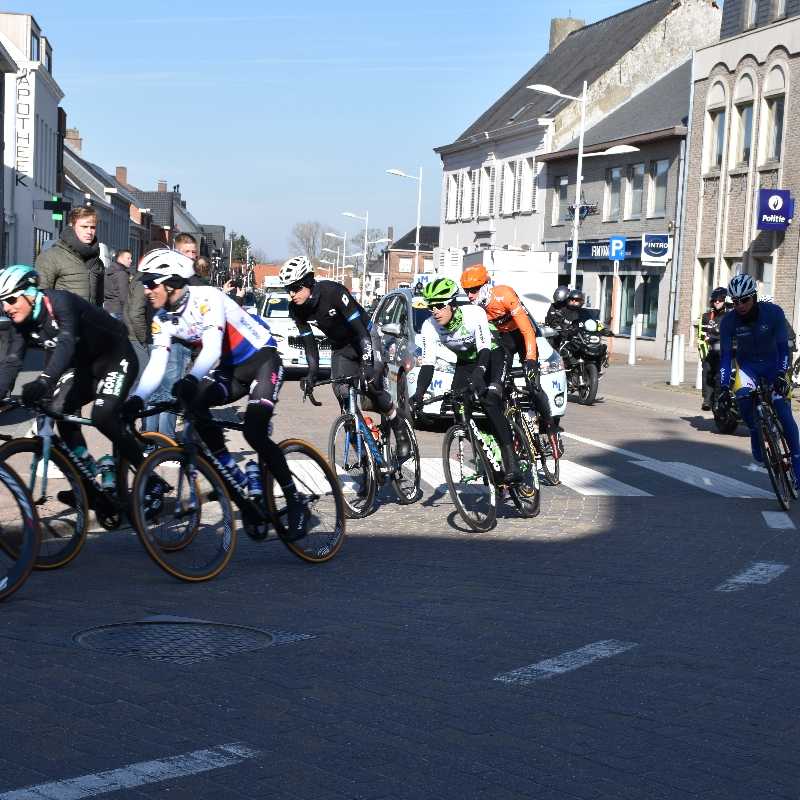 Omloop Het Nieuwsblad maakt mooie passage door Herzele