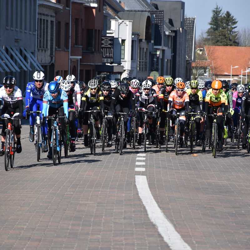 Omloop Het Nieuwsblad maakt mooie passage door Herzele