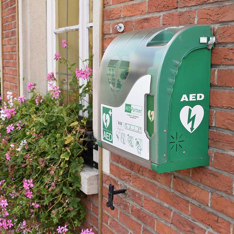AED toestel aan het Schepenhuis