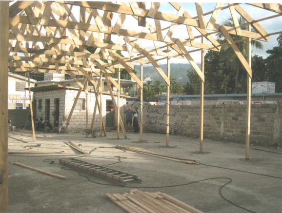 De bouw van het schooltje in Haïti